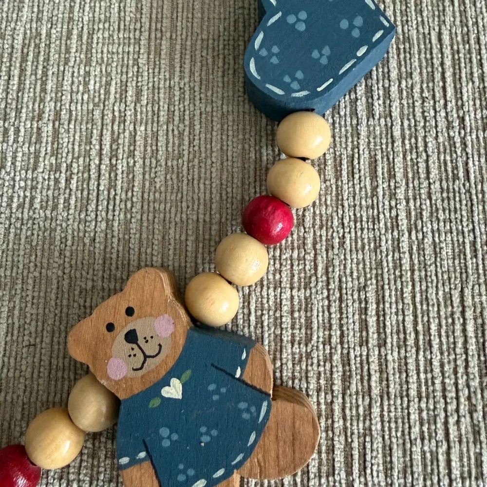 Wood bead Teddy Bear and Heart Necklace - Picture 2 of 4